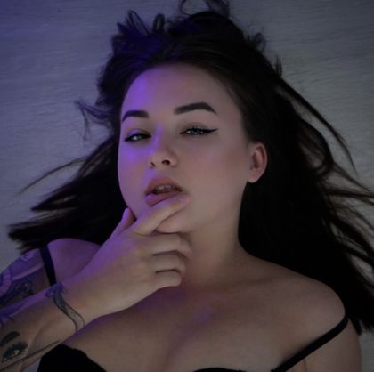 Virgin OnlyFans model sexy photo - Ami: @virgin_ami wearing a black top