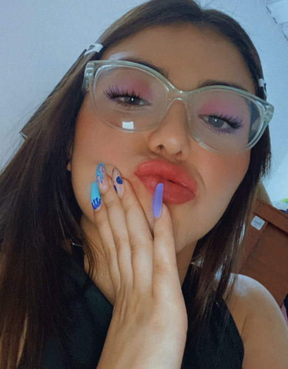 Mia Zi @themiazi onlyfans model sexy photo wearing eyeglasses